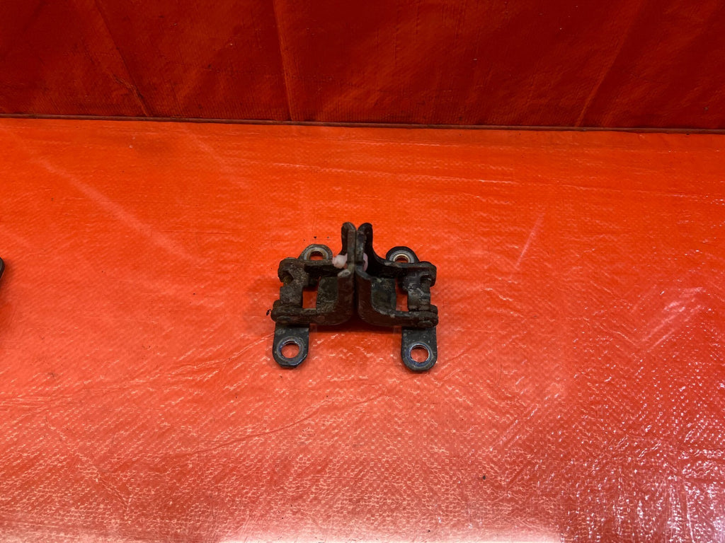 02 06 ACURA RSX   DRIVER LEFT FRONT DOOR HINGE SET UPPER LOWER   OEM #1710