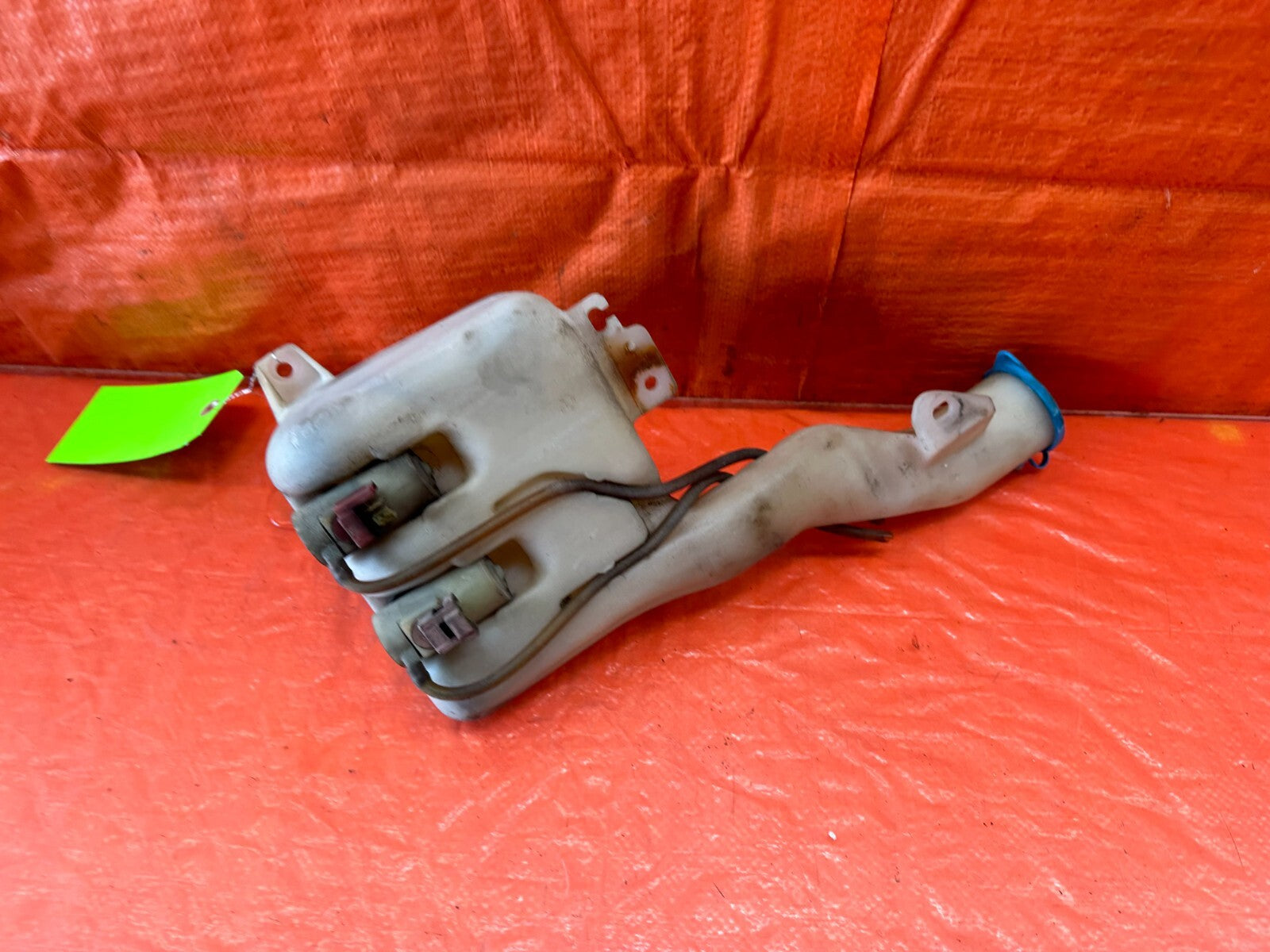 88 89 HONDA CRX DX SI   WINDSHIELD WIPER RESERVOIR TANK W/ MOTOR   OEM #2438