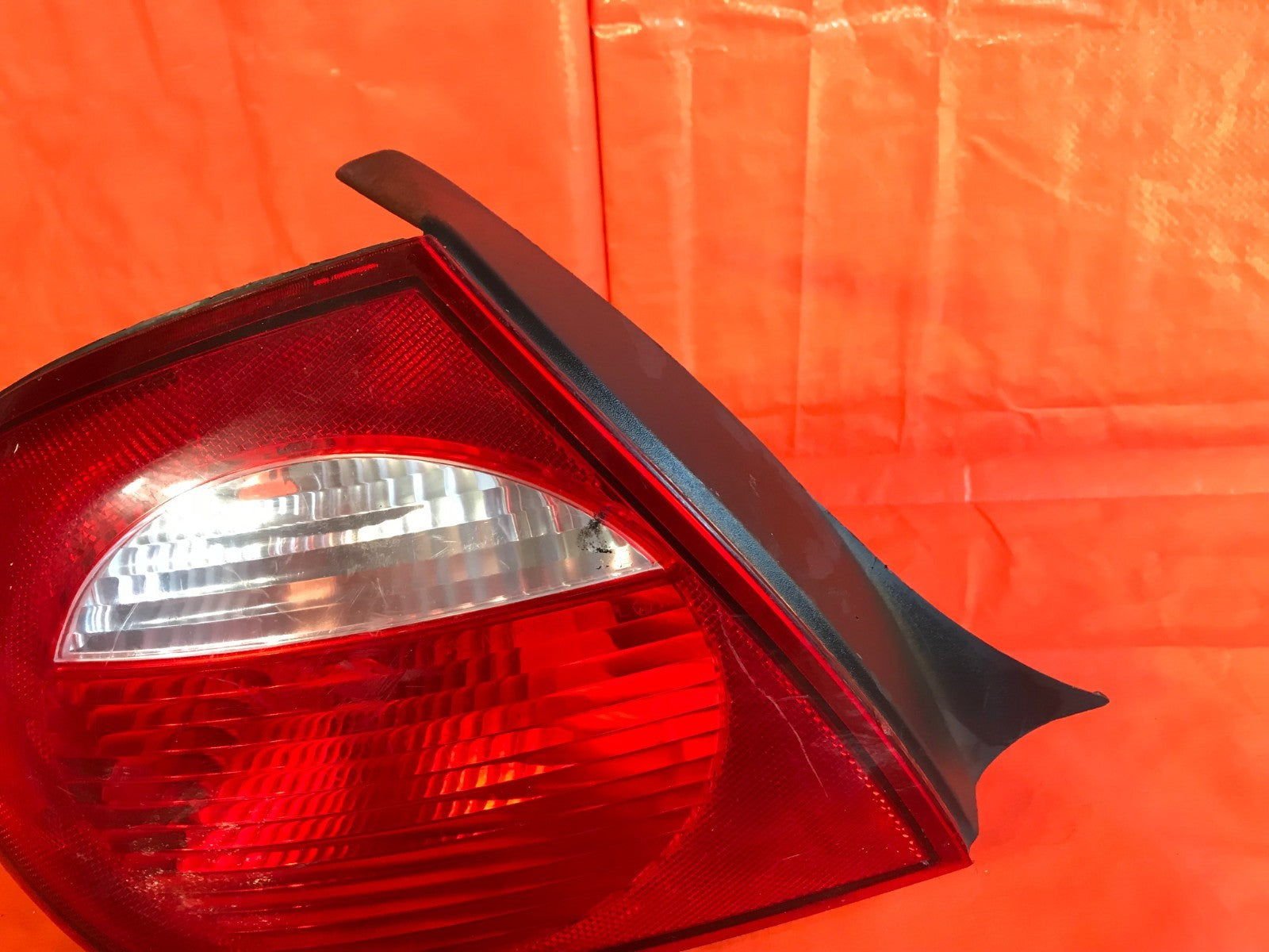 OEM 2004 04 DODGE NEON DRIVER LEFT TAIL LIGHT LAMP L LH   SMALL CHIP4