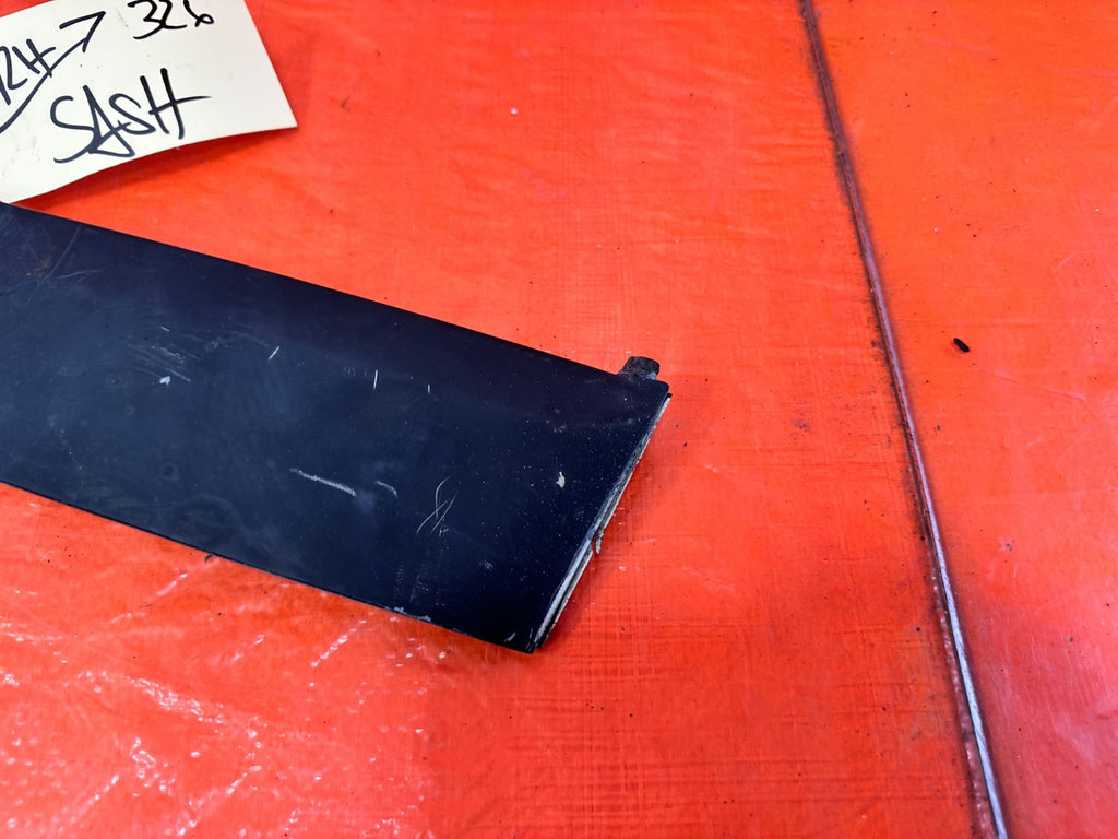 90 91 HONDA CIVIC HATCHBACK PASSENGER RIGHT FRONT DOOR SASH TRIM MOLDING OEM 3271