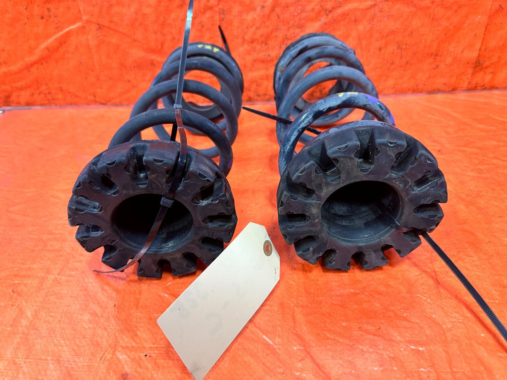 08 15 INFINITI G37 & Q60    2D COUPE   REAR SPRINGS W/ RUBBER INSERTS   OEM #3284
