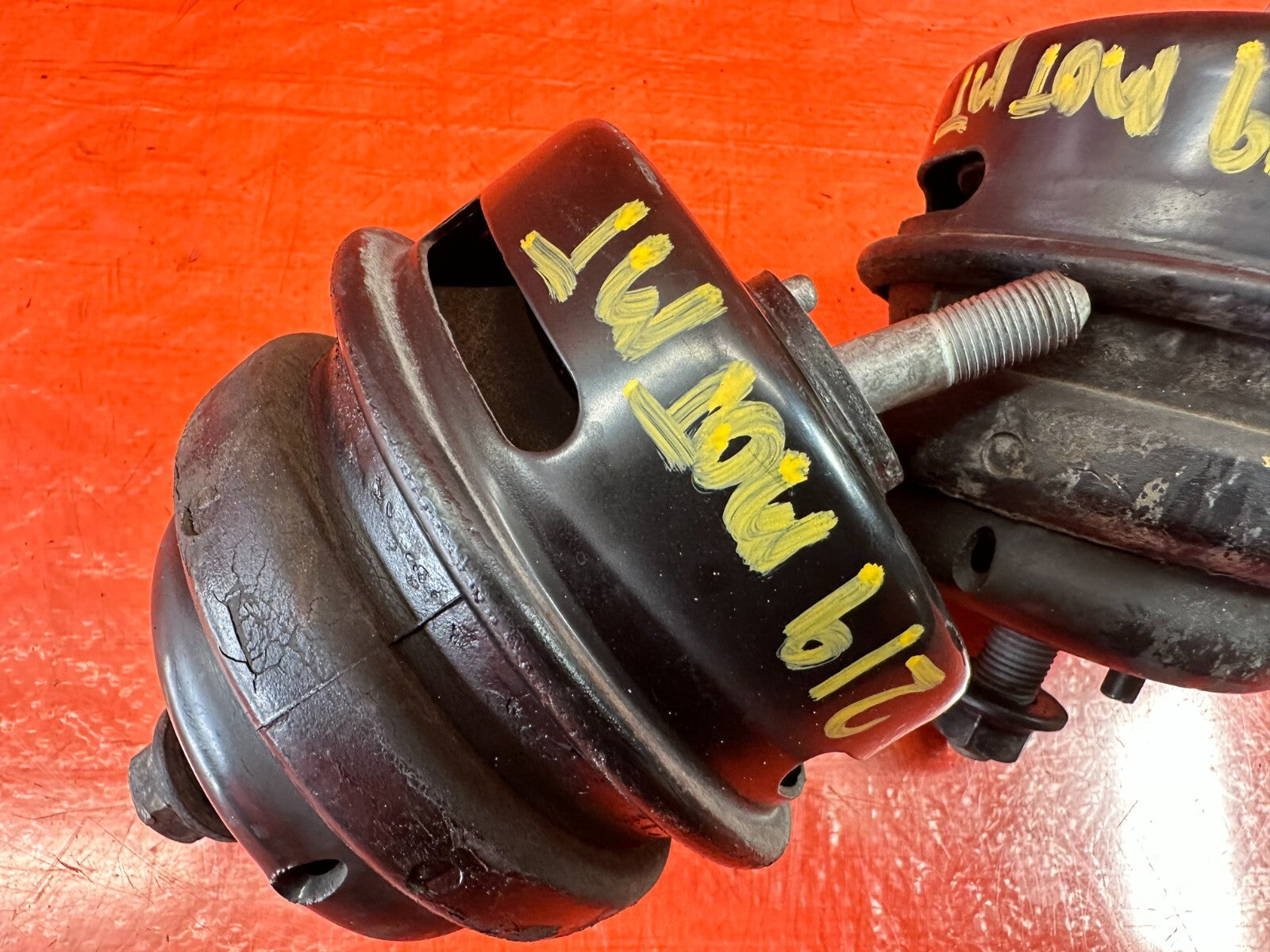 10 16 HYUNDAI GENESIS COUPE 3.8L AT   LEFT AND RIGHT ENGINE MOUNTS MOTOR MOUNTS7
