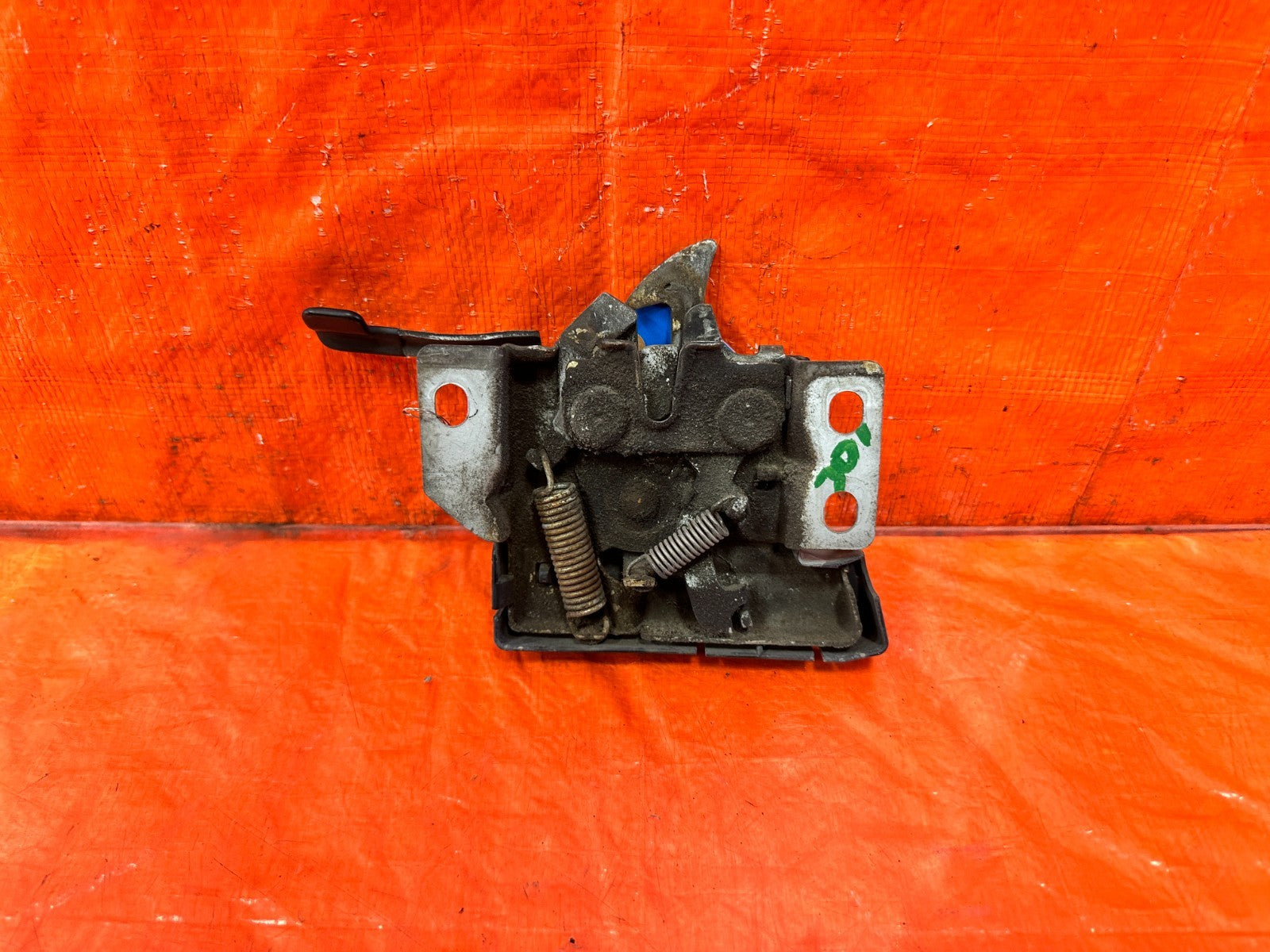 97 98 HONDA CR V CRV   HOOD LATCH LOCKING MECHANISM LOCK   OEM #3012