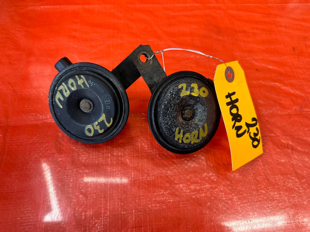 02 05 HONDA CIVIC SI EP3 HATCHBACK   HORN SET / HIGH AND LOW NOTE HORNS OEM 2301