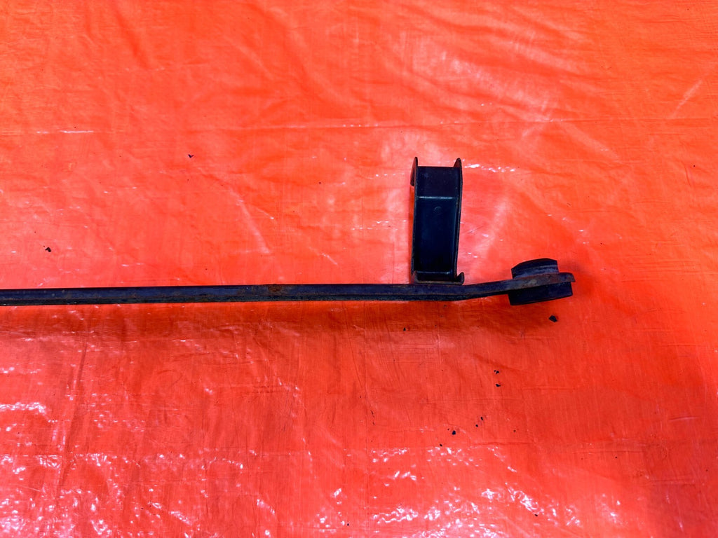 94 01 ACURA INTEGRA   AC CONDENSER ASSEMBLY MOUNTING BRACKET BAR MOUNT OEM #2744