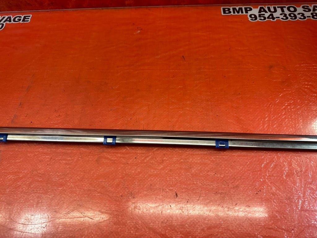 07 09 LEXUS ES350   RIGHT FRONT EXTERIOR WINDOW GLASS TRIM   OEM FACTORY #2446