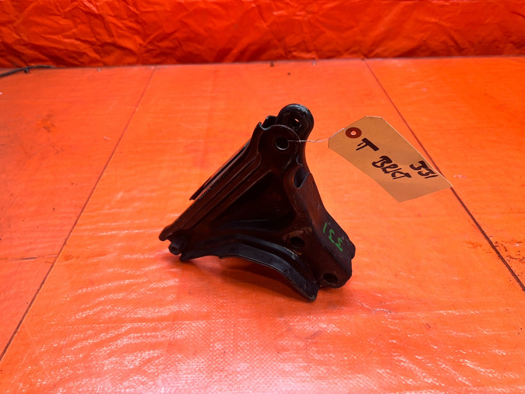 94 01 ACURA INTEGRA MANUAL REAR TRANSMISSION MOUNT T BRACKET OEM #3310