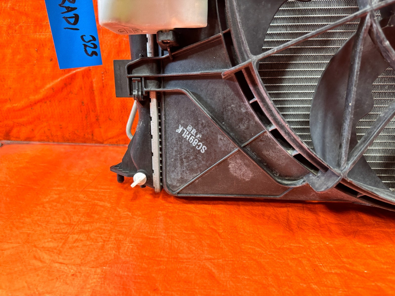 12 14 HYUNDAI GENESIS COUPE BK2 2.0L   RADIATOR W/ BOTH COOLING FANS & TANK 32513