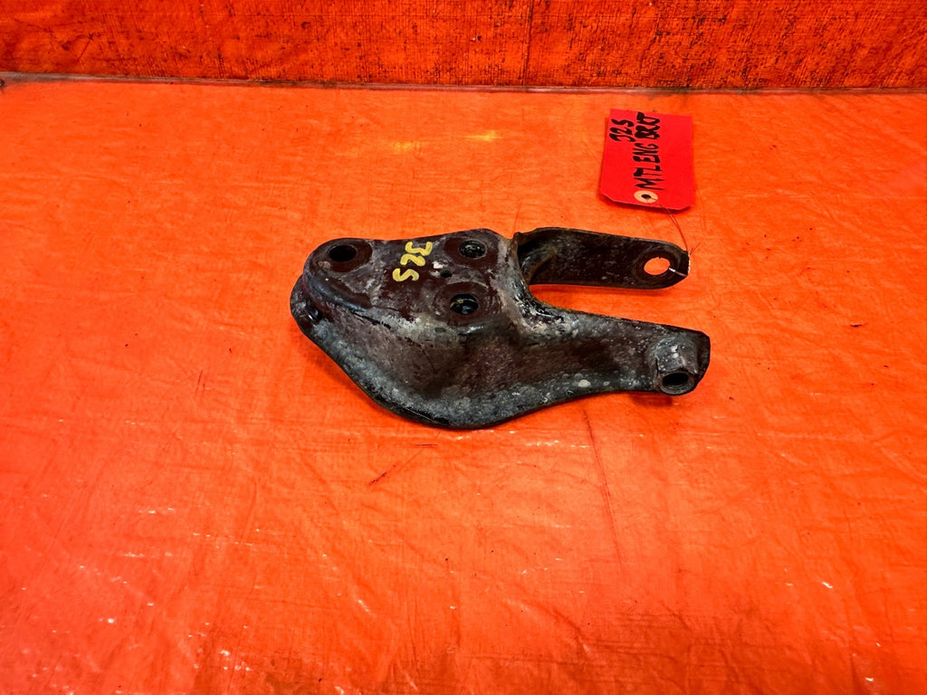 90 91 HONDA CIVIC HATCH   D16A6 5 SPEED MANUAL REAR TRANSMISSION BRACKET OEM 3255