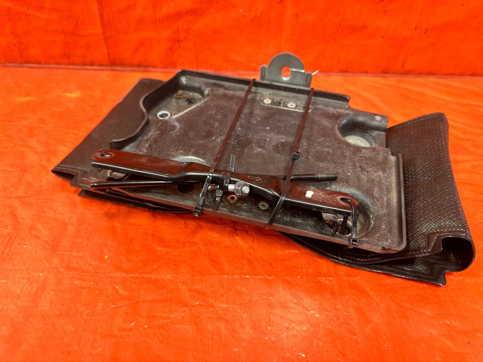16 20 INFINITI Q50 & Q60 3.0L BATTERY TRAY MOUNTING BRACKET W/ TIE DOWN OEM #2891