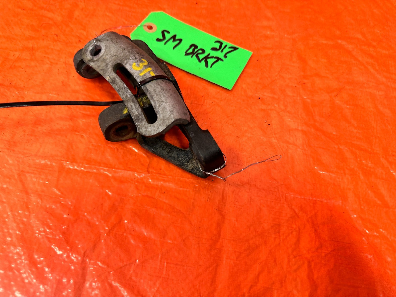 90 91 HONDA CIVIC HATCHBACK   D15B2 SOHC   ALTERNATOR MOUNTING BRACKET OEM 3171