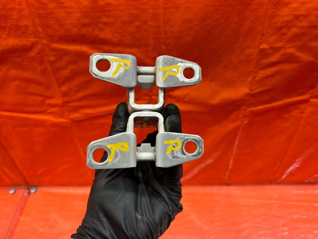 08 15 LANCER EVOLUTION X EVO 10   DOOR HINGE SET UPPER & LOWER RIGHT FRONT 1754
