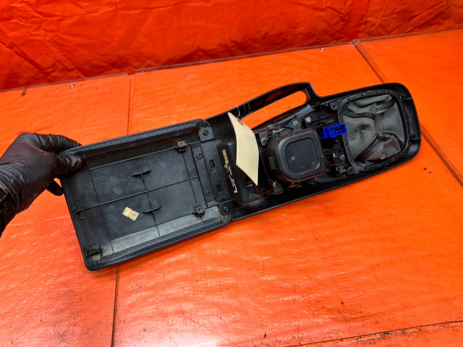 00 03 HONDA S2000 AP1 2.0L CENTER CONSOLE ARMREST SHIFTER TRIM BEZEL BLACK #33722