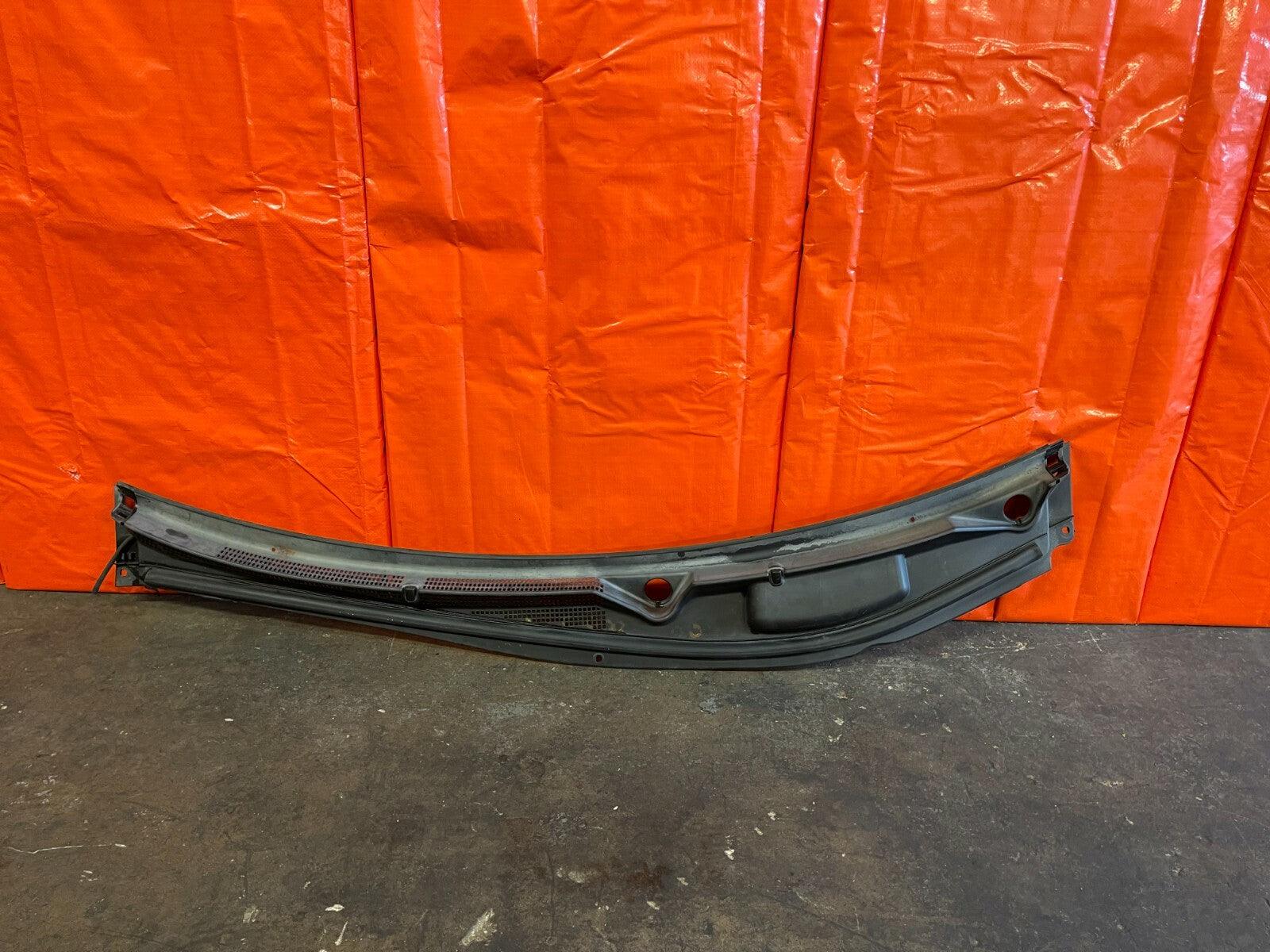 10 12 HYUNDAI GENESIS 2D COUPE   WINDSHIELD WIPER COWL   86150 2M000   OEM OE0