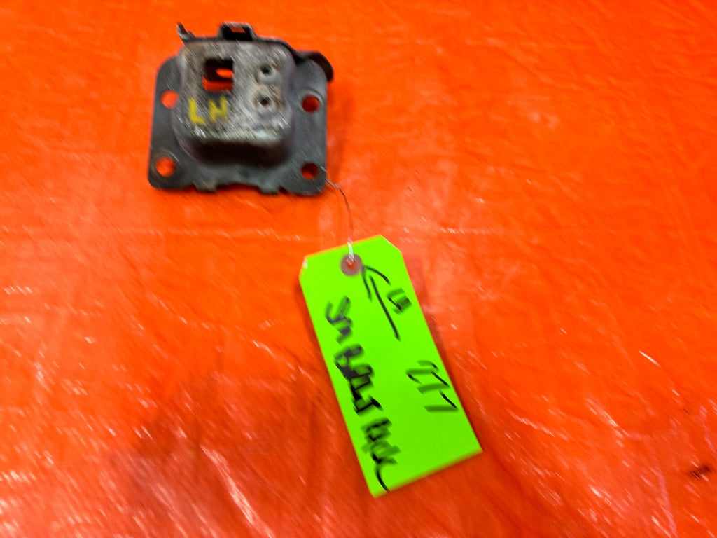 88 89 HONDA CRX   LEFT FRONT   RE BAR CRASH BAR BEAM   MOUNTING BRACKET OEM 2772