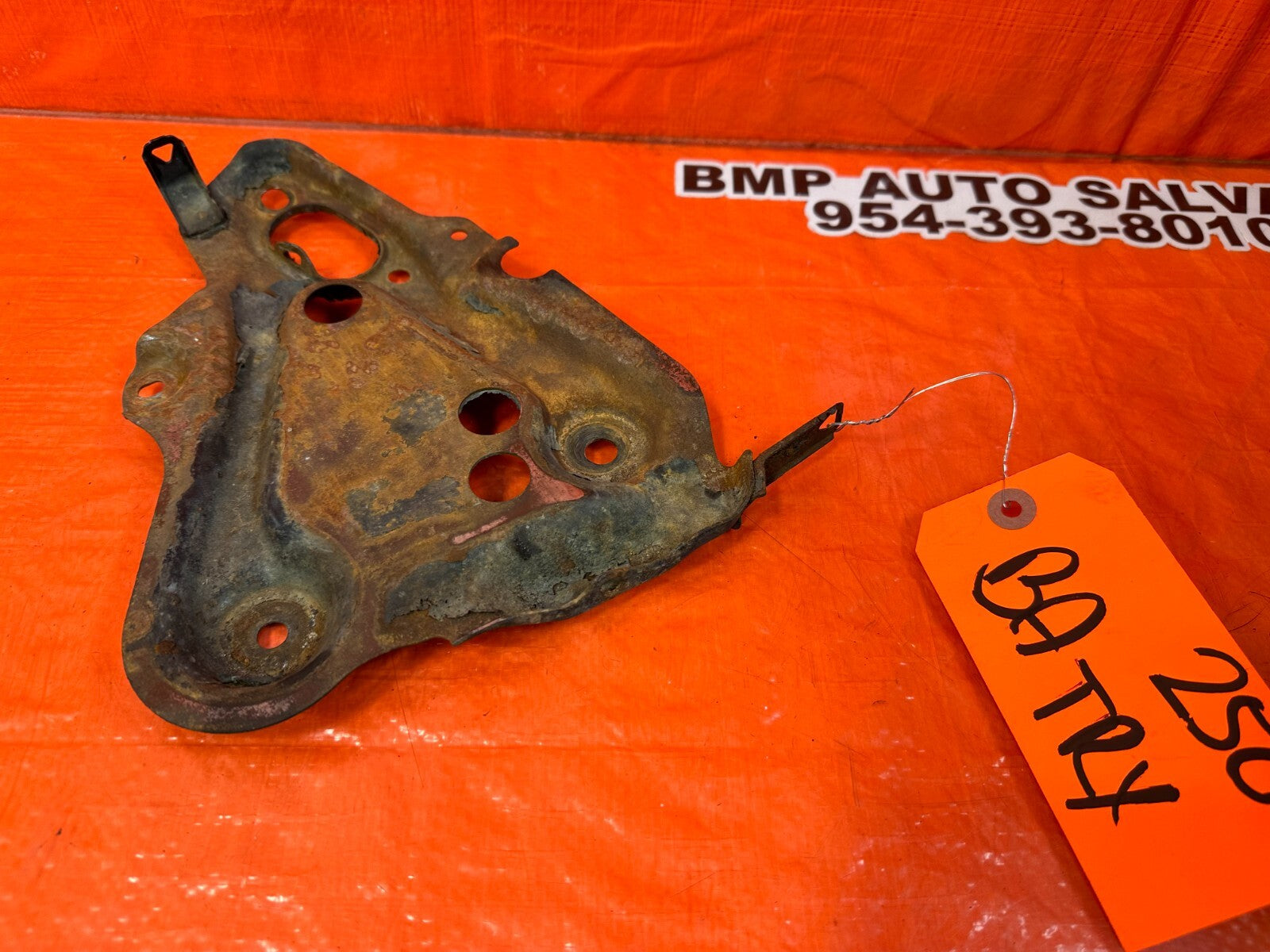 00 05 TOYOTA CELICA   BATTERY MOUNTING TRAY BRACKET   OEM FACTORY #2505