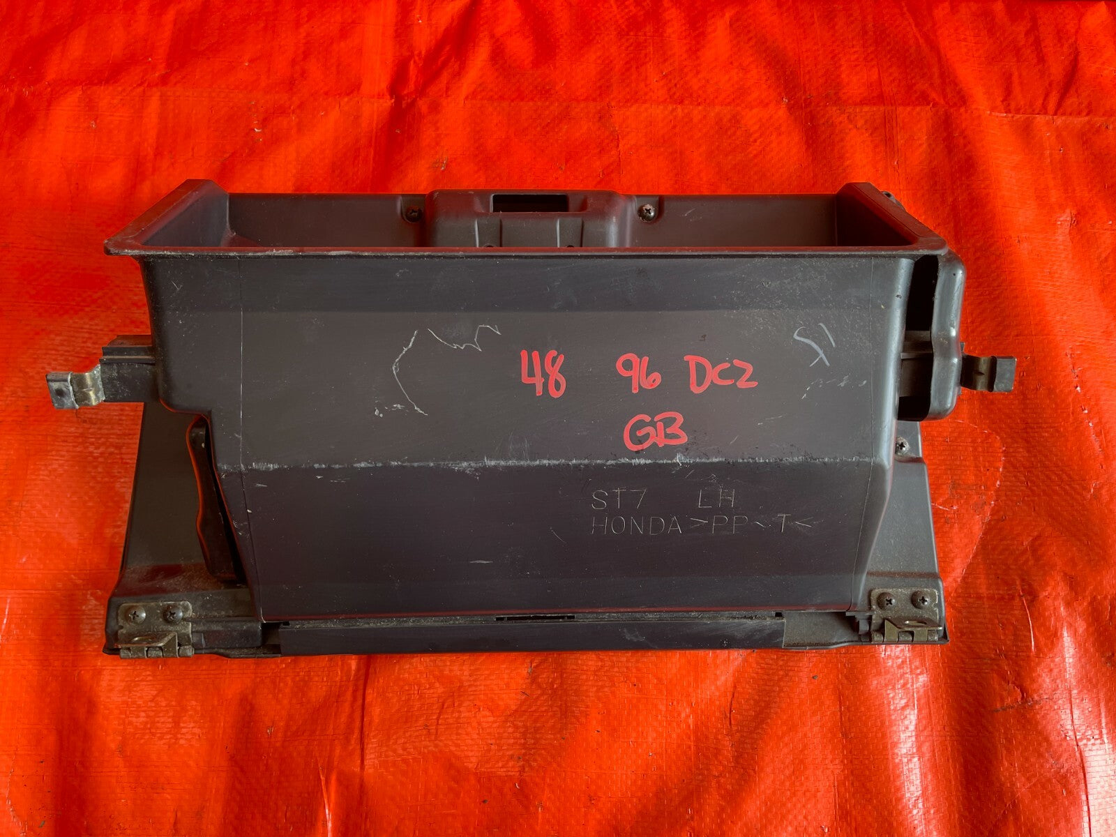 94 01 ACURA INTEGRA 2 & 4 DOOR   GLOVE BOX   BLACK   NO LOCK SET UP PRESENT   OE6