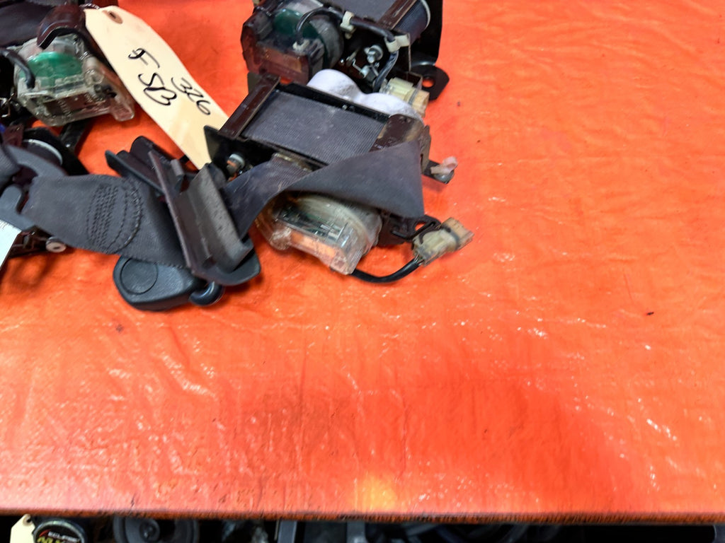 90 91 HONDA CIVIC HATCHBACK   LEFT & RIGHT FRONT SEAT BELTS   OEM 3271