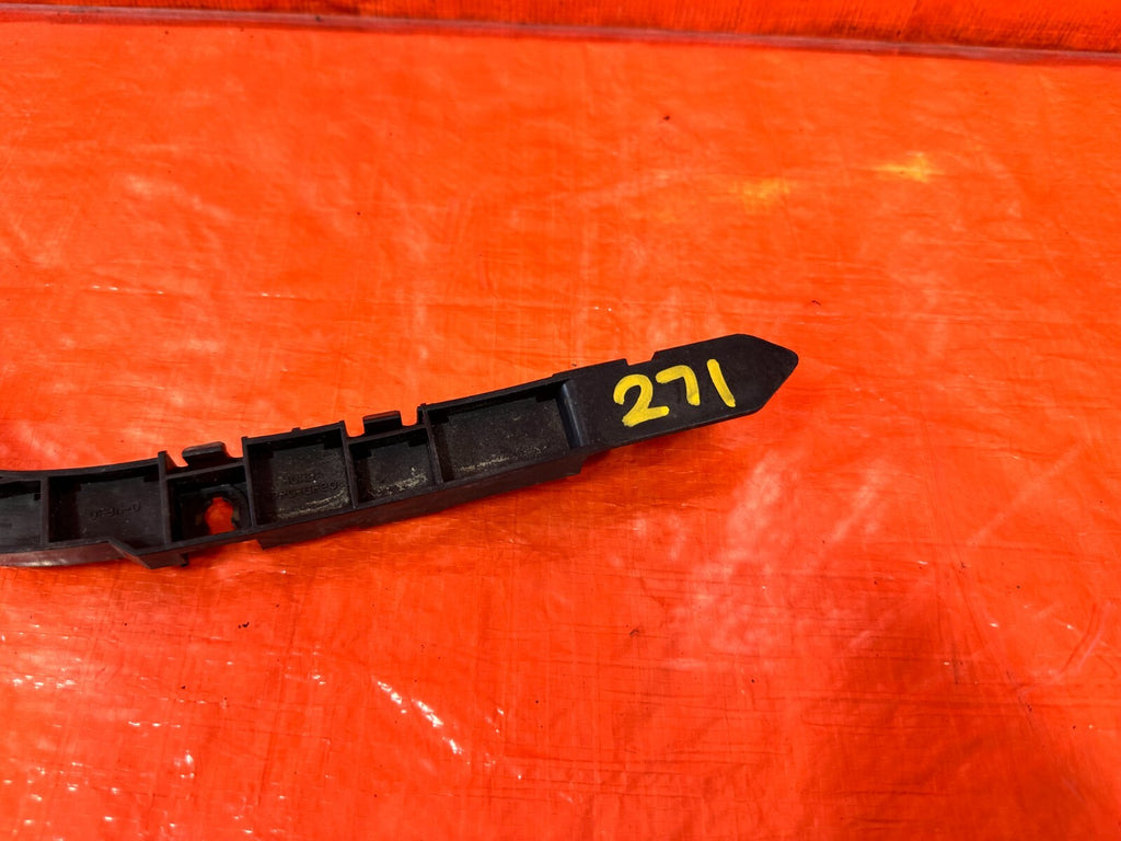 02 06 ACURA RSX   PASSENGER RIGHT REAR BUMPER BRACKET RETAINER CLIP   OEM #2711