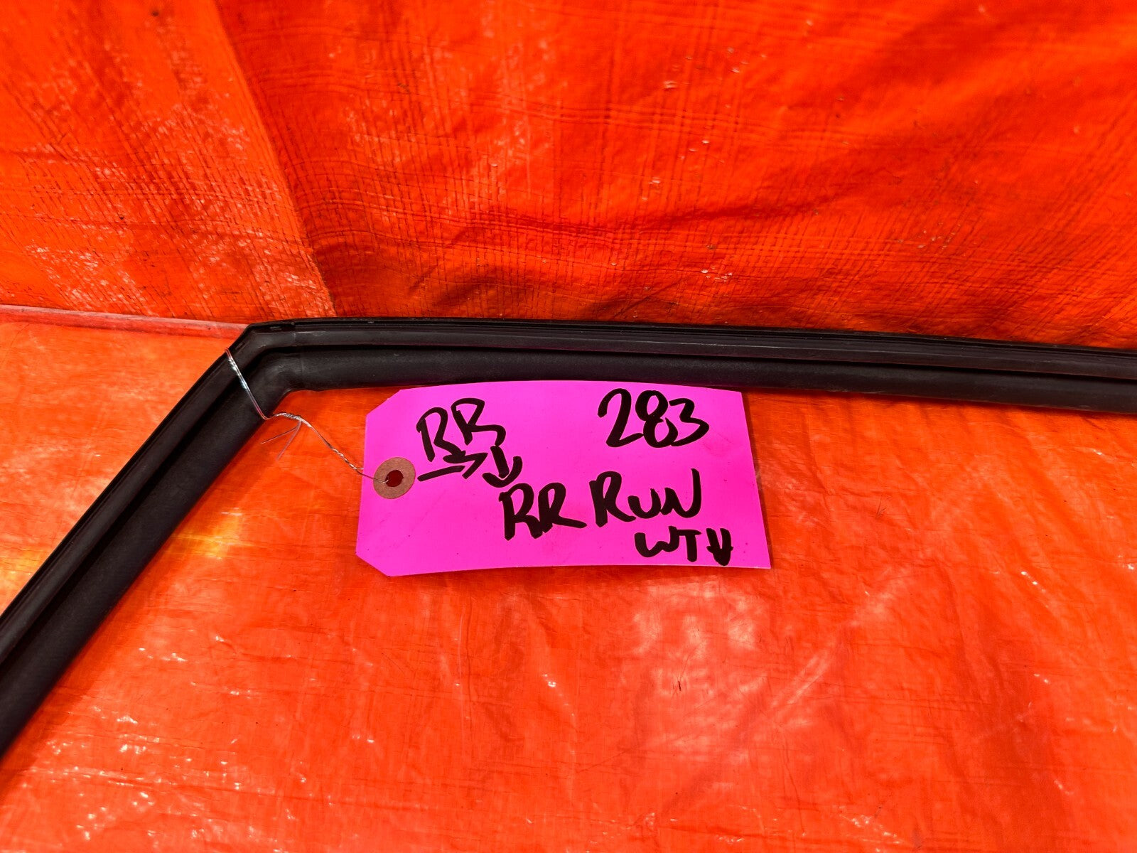08 14 SUBARU IMPREZA WRX WAGON PASSENGER RIGHT REAR WINDOW GLASS RUN CHANNEL 2834