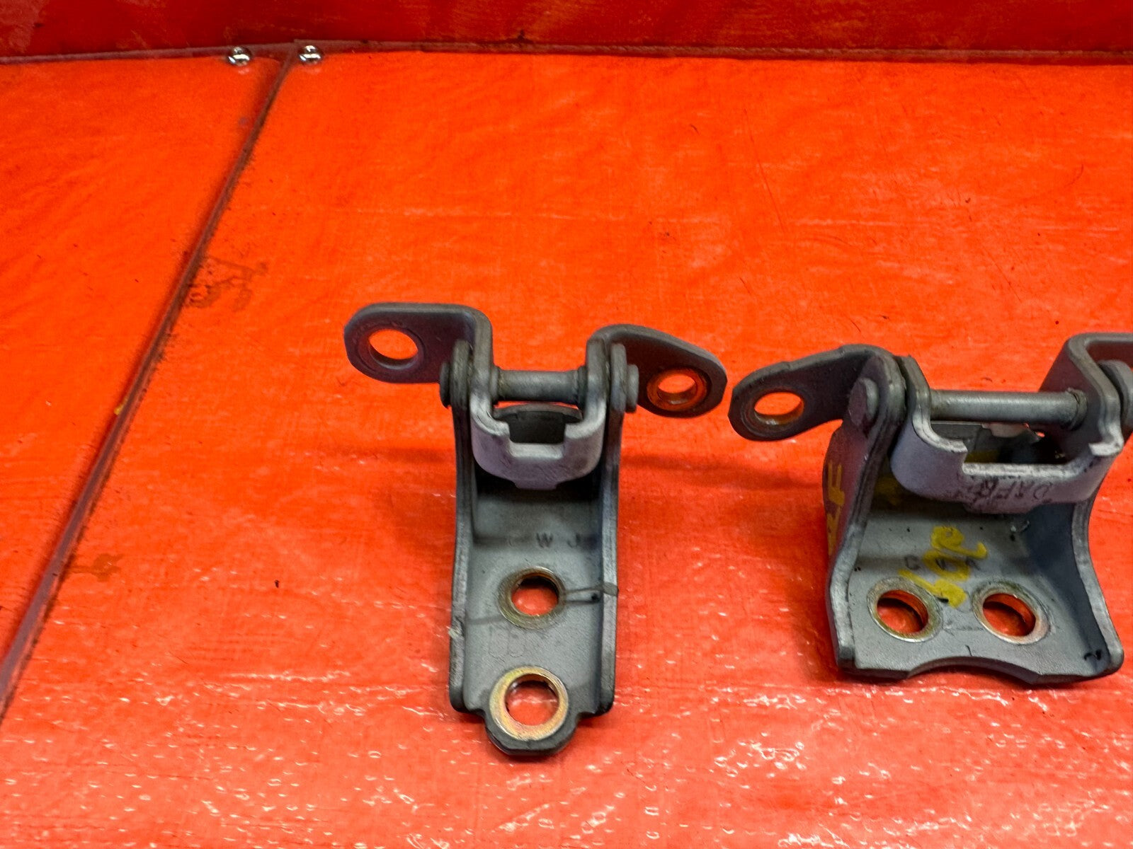 04 08 ACURA TSX   PASSENGER RIGHT FRONT DOOR HINGE SET UPPER LOWER   OEM #2094