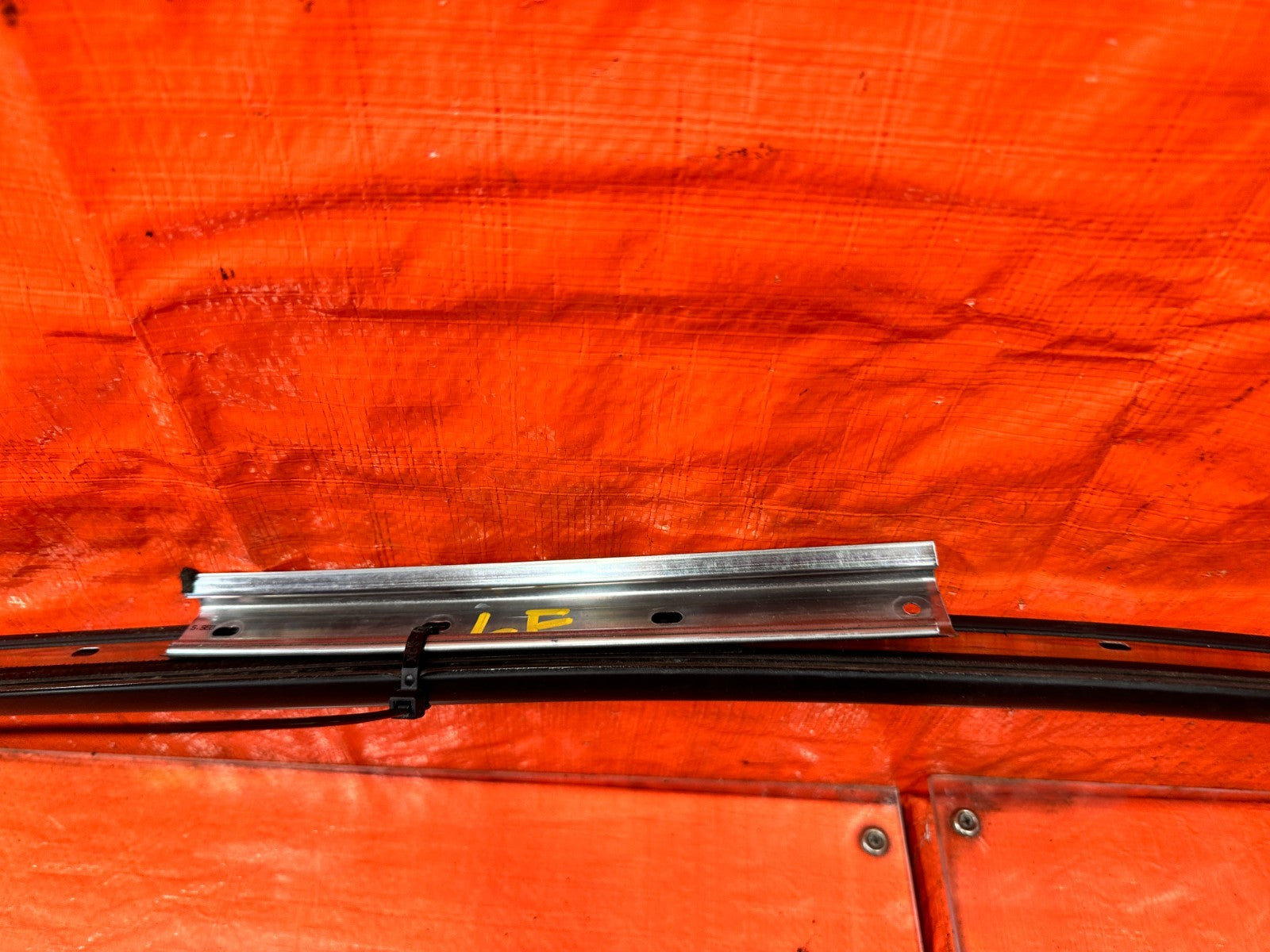 10 16 HYUNDAI GENESIS COUPE   DRIVER LEFT GLASS WINDOW DRIP MOLDING OEM #3183