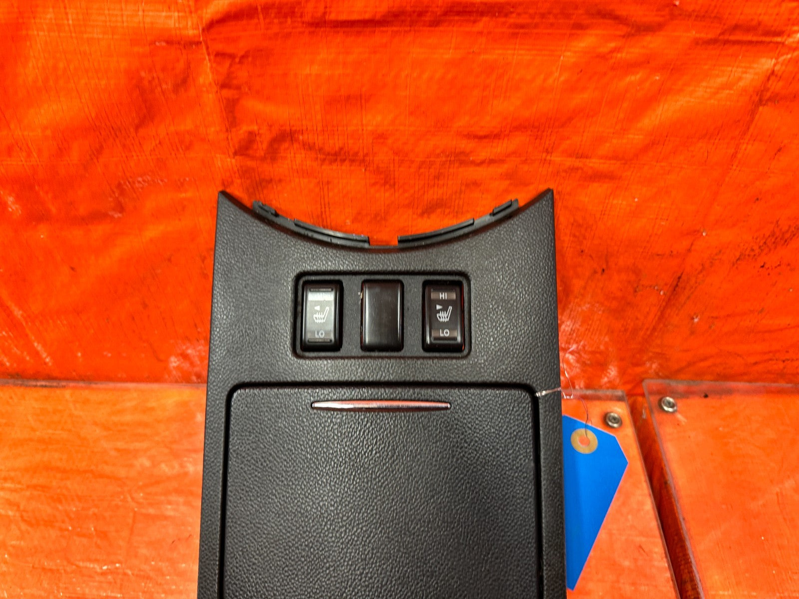 08 09 INFINITI G37 2D COUPE   CUP HOLDER W/ HEATED SEAT SWITCHES   OEM 3203