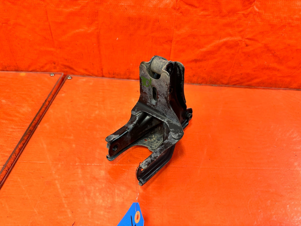 97 01 HONDA CR V CRV   4X4 AWD AUTOMATIC TRANSMISSION REAR TRANSMISSION BRACKET2