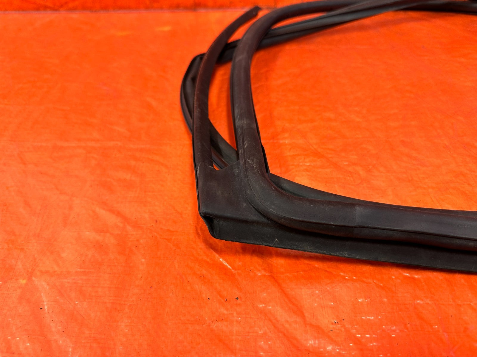 09 14 ACURA TSX   DRIVER LEFT REAR DOOR   WEATHER STRIP TRIM SEAL GASKET OEM 3058