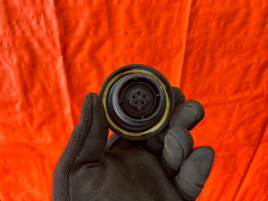 94 01 ACURA INTEGRA   GASOLINE GAS TANK LOCKING TWISTING CAP   AFTERMARKET4