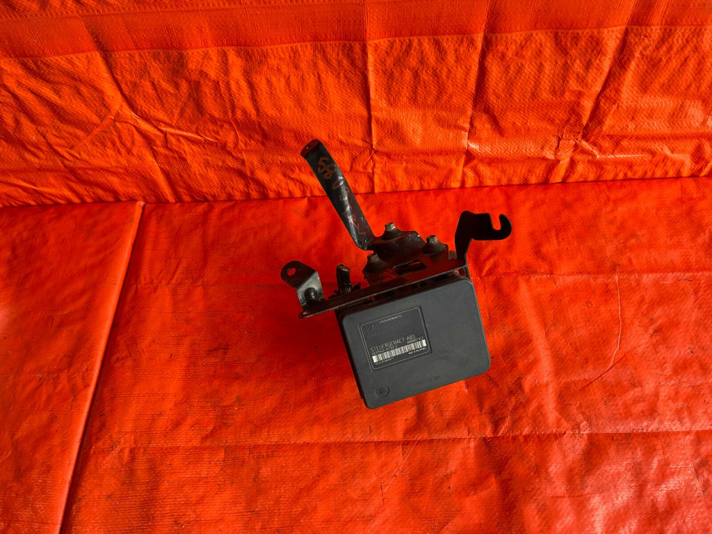 02 04 HONDA CR V CRV   4WD & EX MODEL ONLY   ABS PUMP MODULE VSA MODULATOR   OEM5
