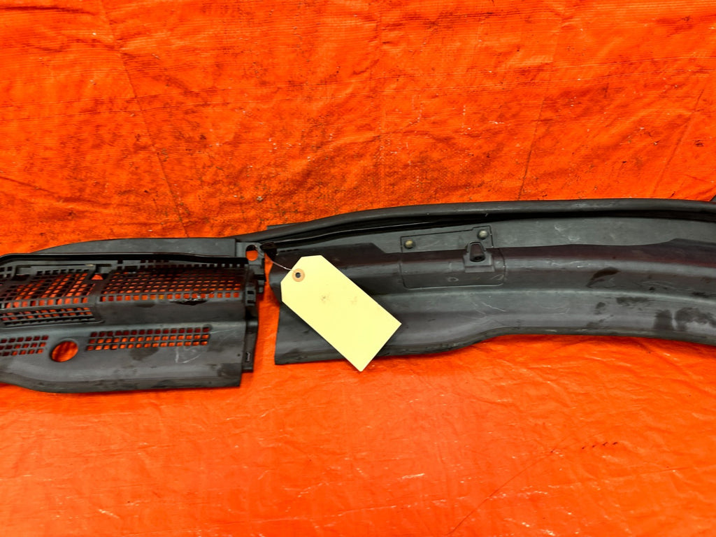 04 05 ACURA TSX   WINDSHIELD WIPER COWL TRIM PLASTIC   OEM FACTORY #3225