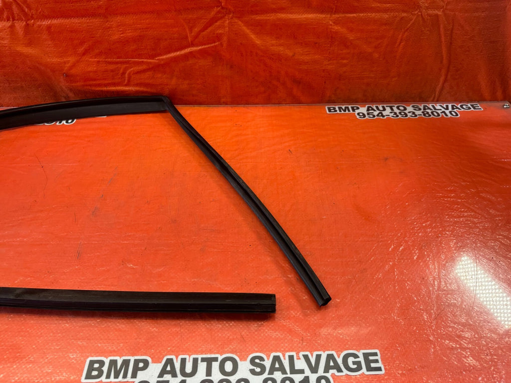 07 12 LEXUS ES350   DRIVER LEFT REAR WINDOW GLASS RUN CHANNEL   OEM #2444
