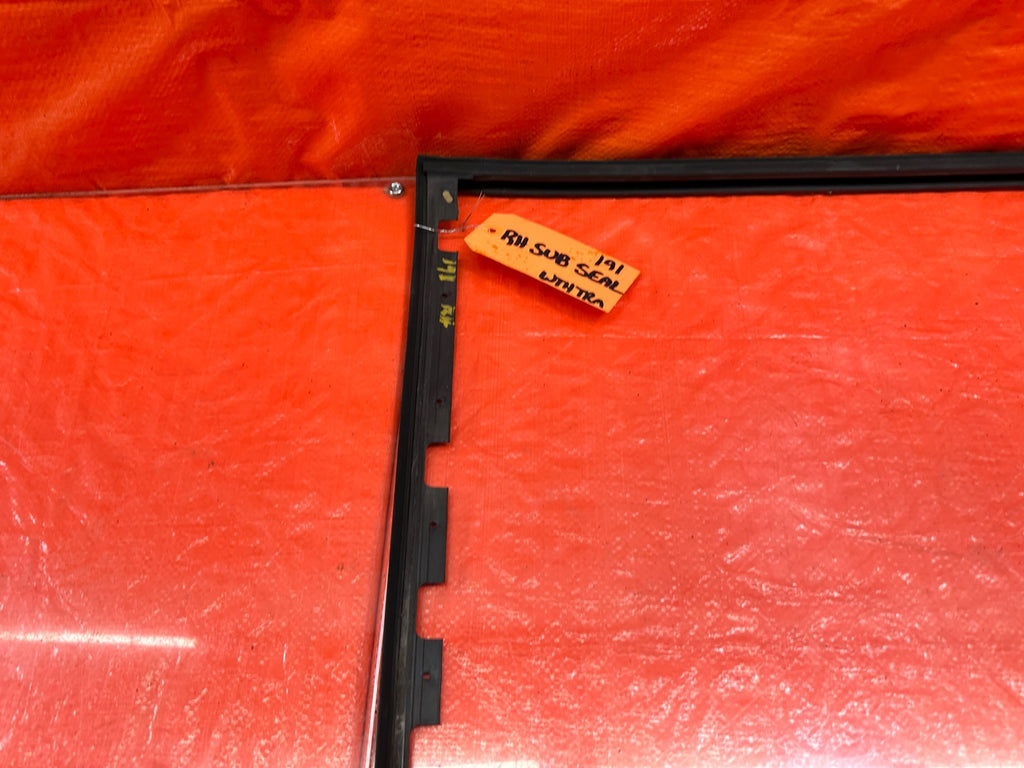 96 00 HONDA CIVIC   COUPE & HATCH   PASSENGER RIGHT DOOR GLASS SUB SEAL OEM #19110
