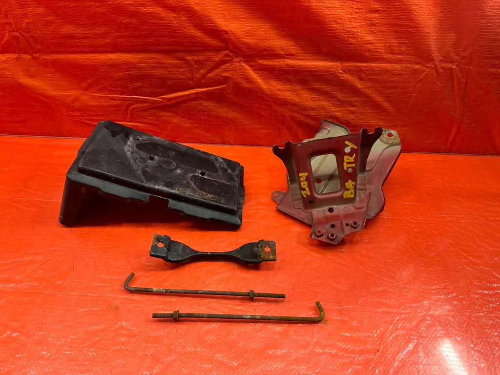 06 11 HONDA CIVIC   BATTERY TRAY AND PLASTIC COMBO   OEM OE #20413