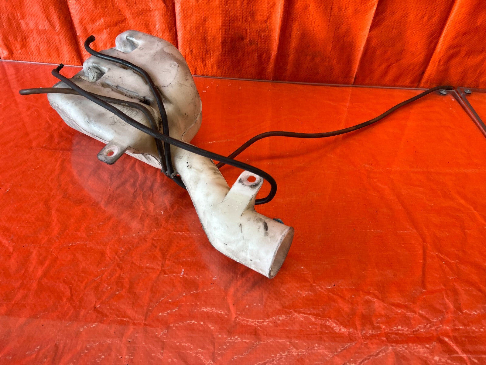 94 96 ACURA INTEGRA 2D   WINDSHIELD WIPER RESERVOIR WIPER TANK MOTOR  OEM #1448