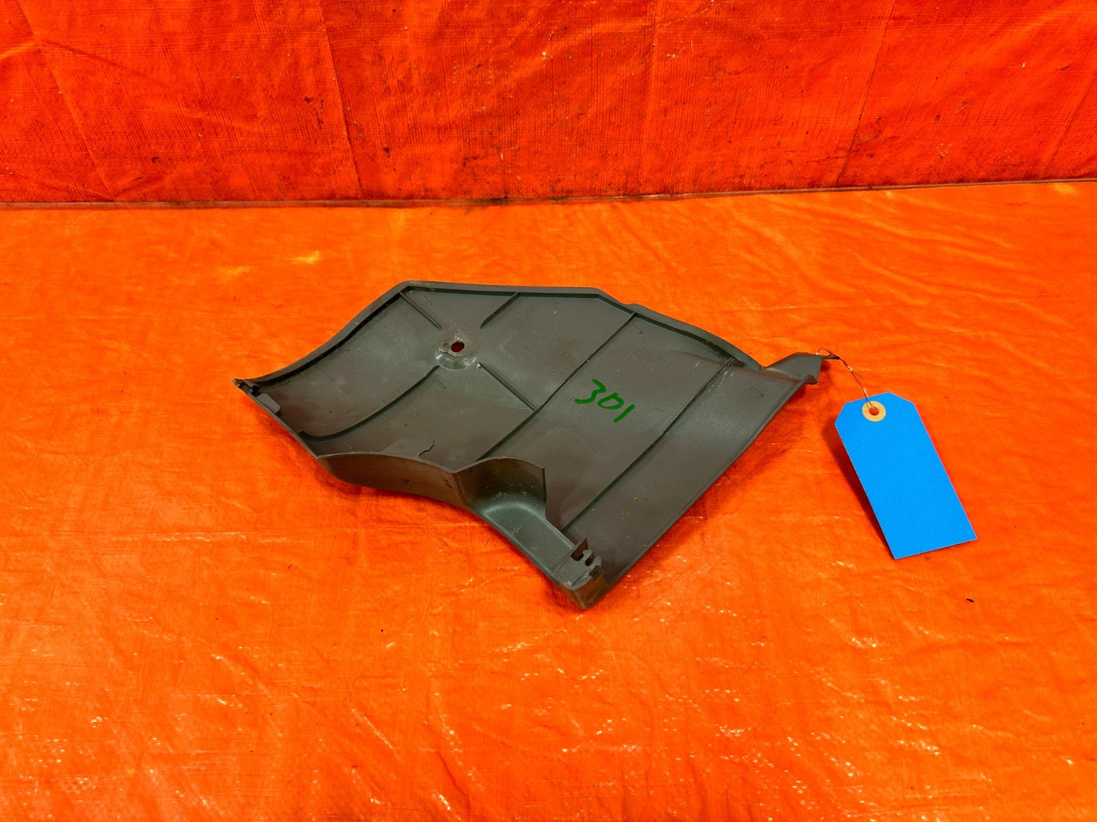 97 98 HONDA CR V CRV   KICK PANEL   DRIVER LEFT SIDE   LIGHT GRAY COLOR OEM 3011