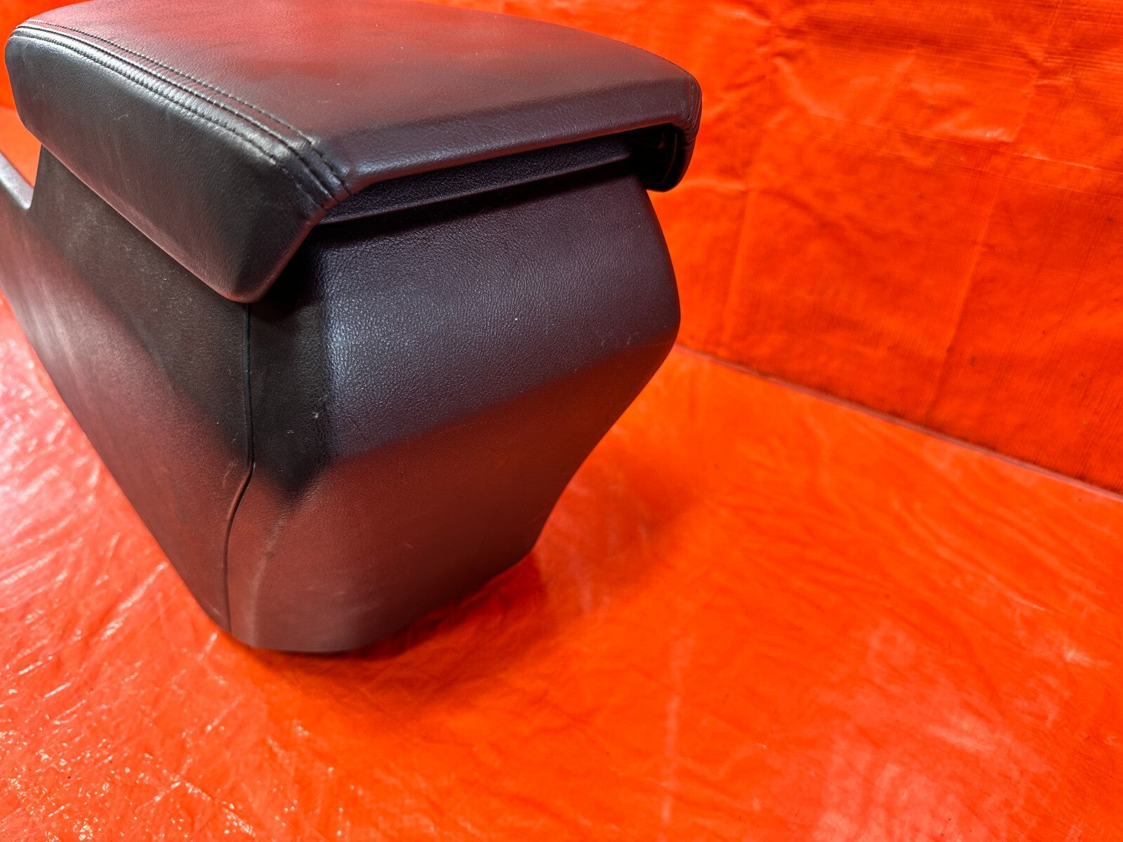 09 14 ACURA TSX   ARM REST / CENTER CONSOLE STORAGE COMPARTMENT   BLACK OEM #27910