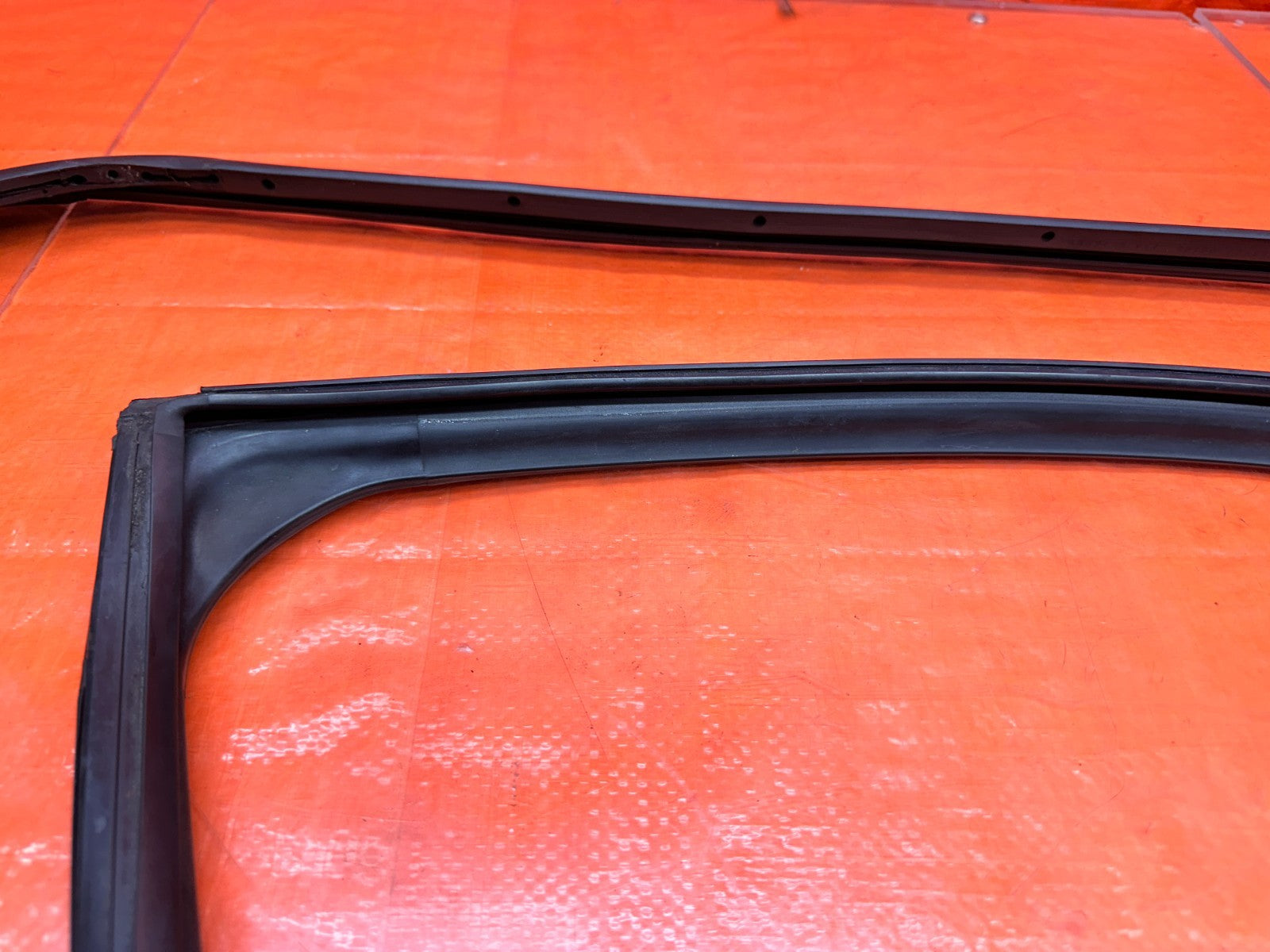04 08 ACURA TSX LEFT REAR DOOR WINDOW WEATHERSTRIP RUN CHANNEL SEAL OEM 33013