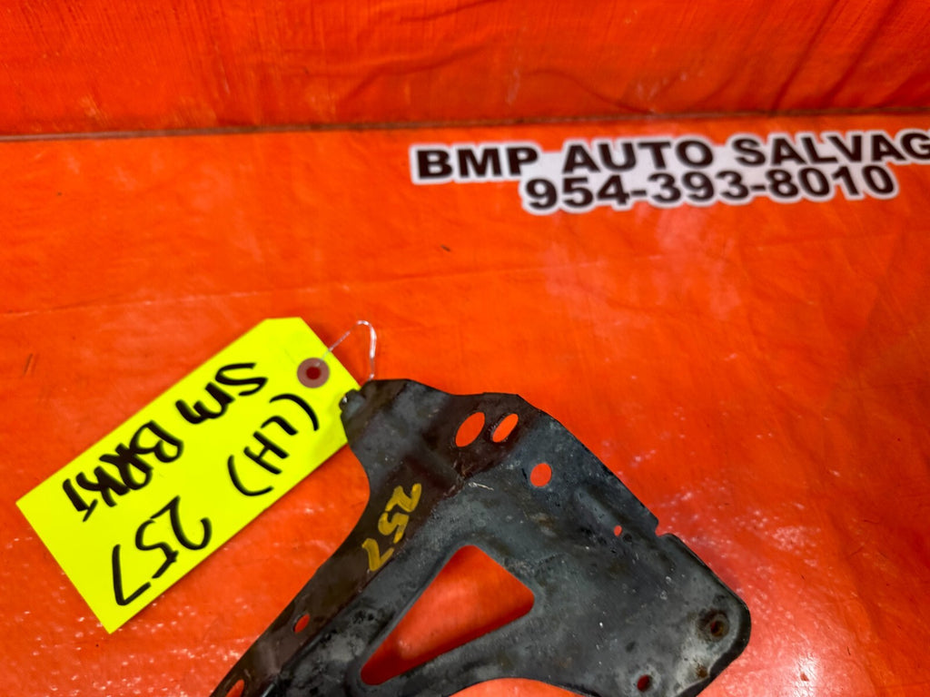 92 95 HONDA CIVIC   FENDER MOUNTING BRACKET SUPPORT BRACE DRIVER LEFT   OEM 2573