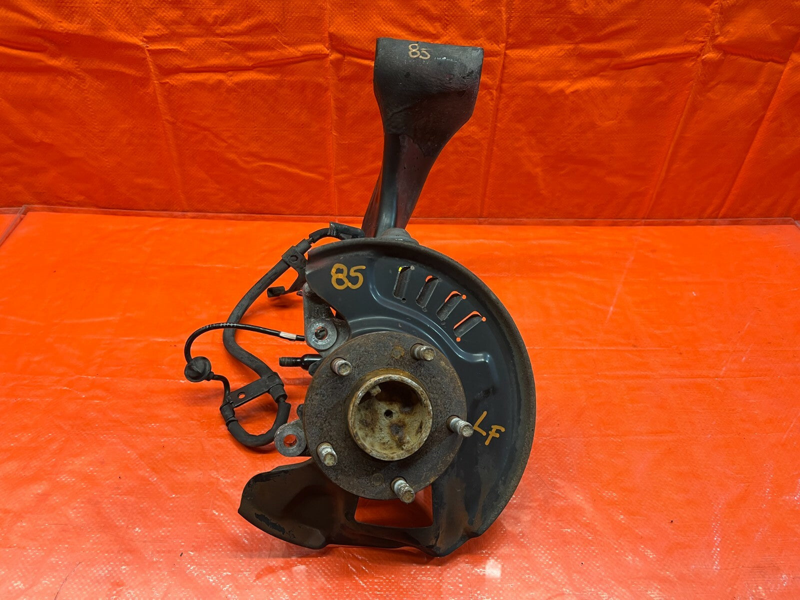 90 91 NISSAN 300ZX   DRIVER LEFT FRONT SPINDLE KNUCKLE HUB   W/ ABS WIRE OEM6