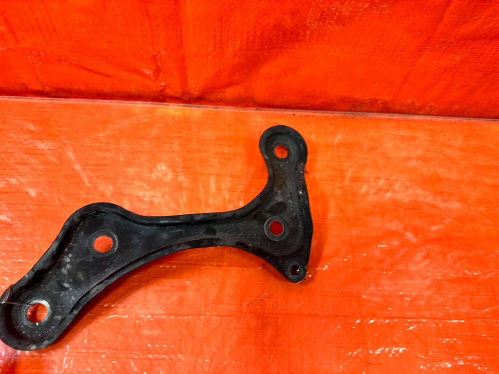 92 96 HONDA PRELUDE   DRIVER LEFT LEFT STEERING RACK BRACKET   OEM FACTORY #2736
