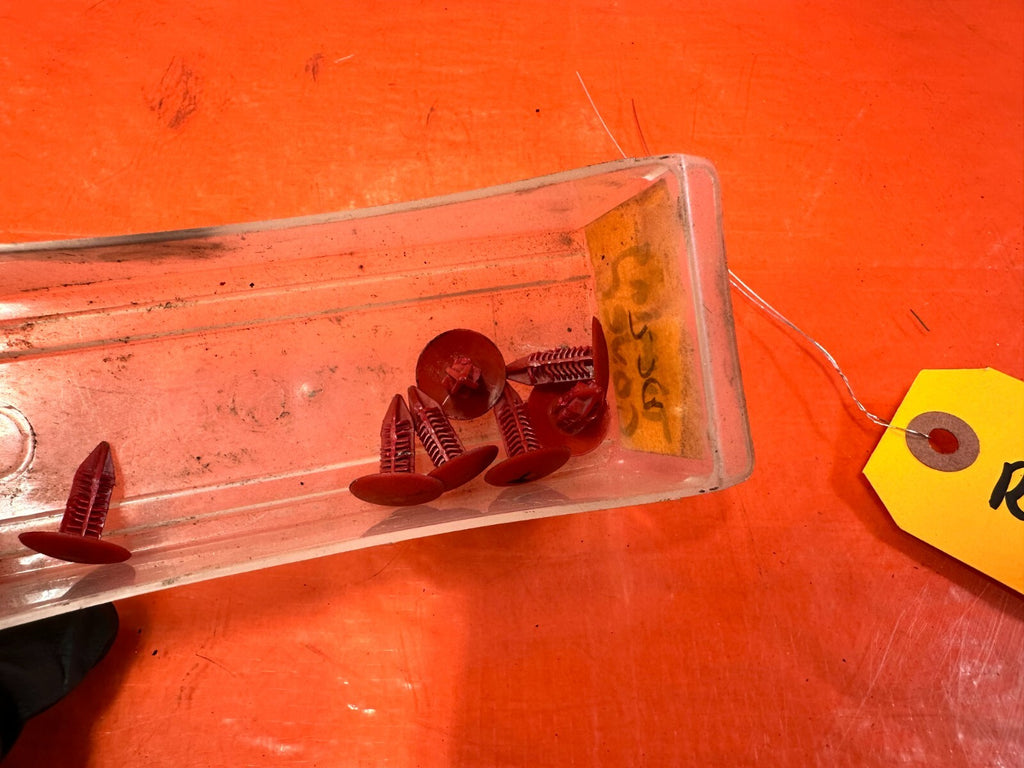 00 09 HONDA S2000   RED TUNNEL COVER INSERT MOUNTING PLASTIC CLIPS LOOK AT PIX3