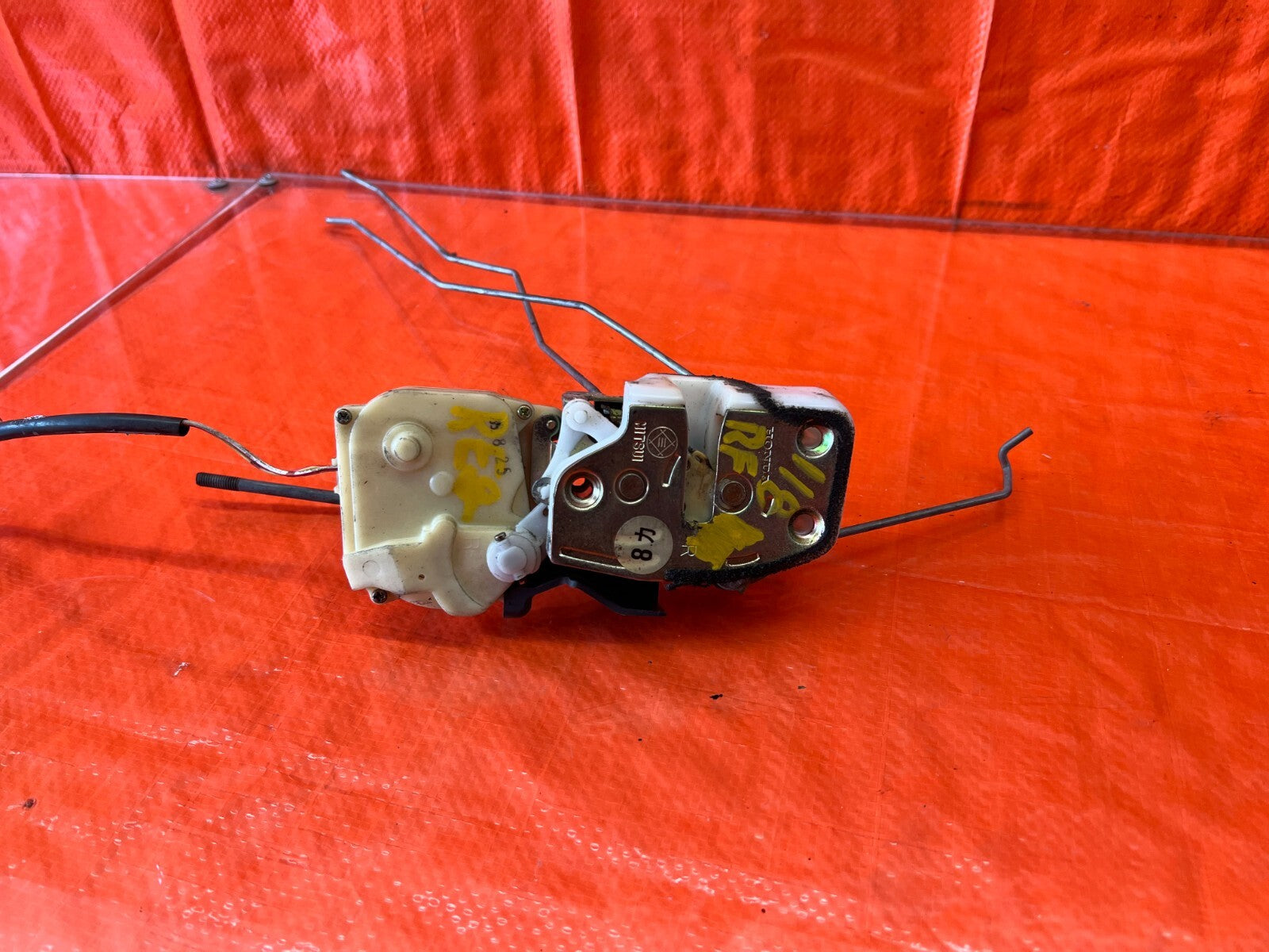 94 01 INTEGRA SEDAN   PASSENGER RIGHT FRONT DOOR LOCK ACTUATOR   OEM #118 4