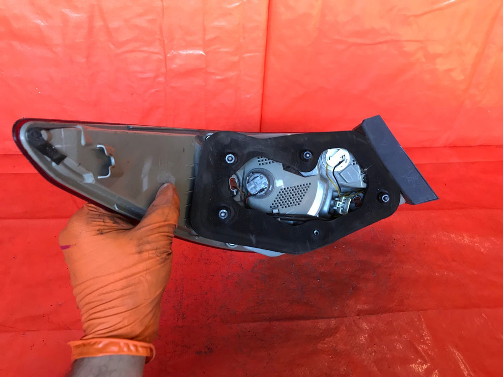 OEM 2012 2013 2014 HYUNDAI SONATA PASSENGER RIGHT OUTER TAIL LIGHT LAMP R RH7