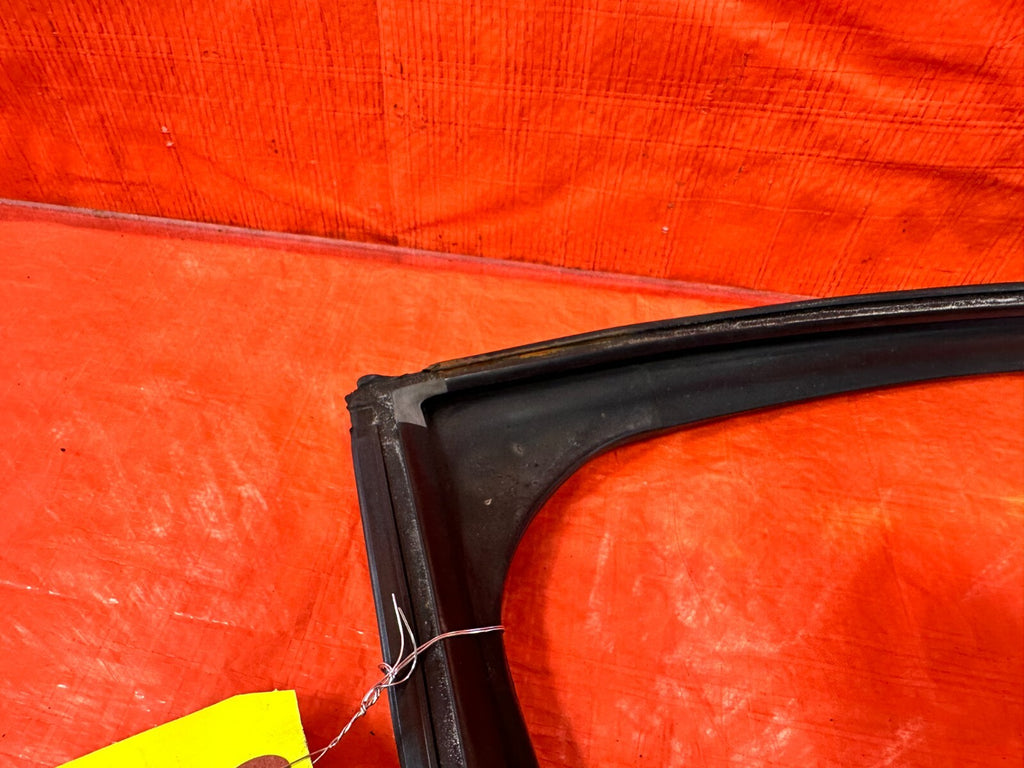 04 08 ACURA TSX   DRIVER LEFT REAR WINDOW GLASS RUN CHANNEL   OEM #2757