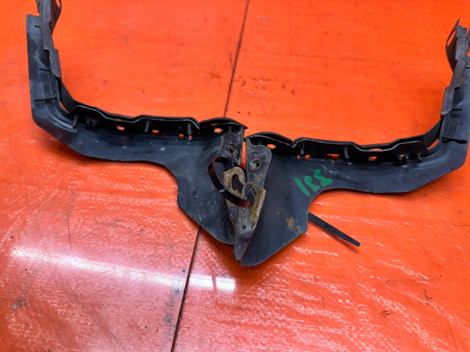 94 01 ACURA INTEGRA FRONT BUMPER MOUNTING BRACKET PAIR OEM #3317