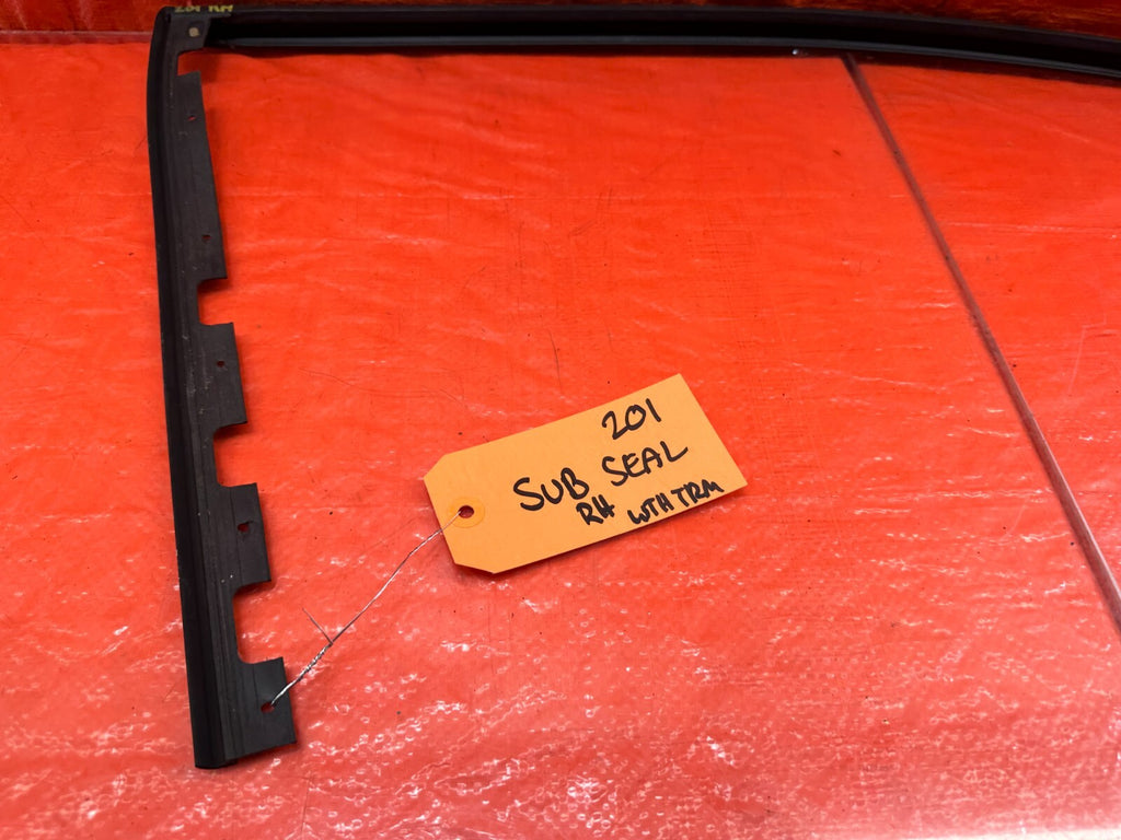 96 00 HONDA CIVIC   COUPE & HATCH   PASSENGER RIGHT DOOR GLASS SUB SEAL OEM #20110