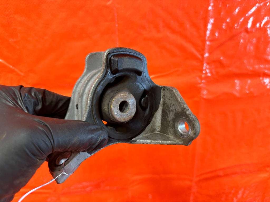 12 15 HONDA CIVIC SI   K24Z7 6 SPEED MANUAL   UPPER TRANSMISSION MOUNT   OEM 2654