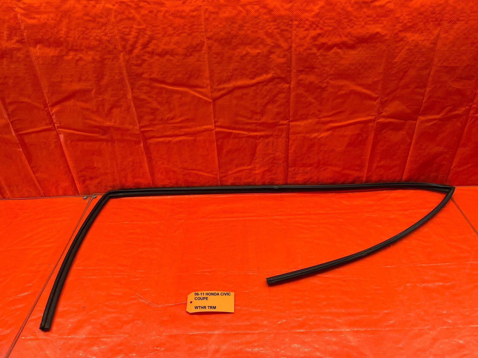 06 11 HONDA CIVIC COUPE PASSENGER RIGHT FRONT WINDOW GLASS RUN CHANNEL OEM #2230